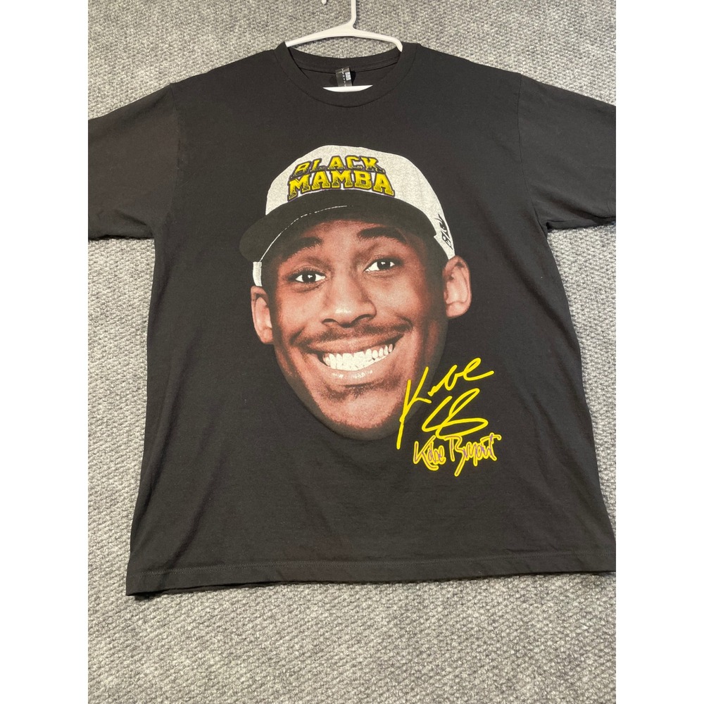 Player Tees Kobe Bryant Black Mamba Graphic T-Shirt Mens Large Black Signature